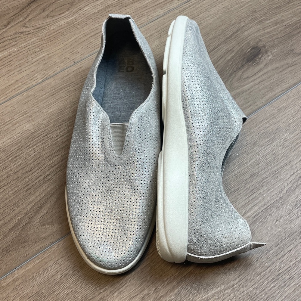 ABEO Orthopedic Slip On Sneakers Womens Size 9 Light Gray Metallic
